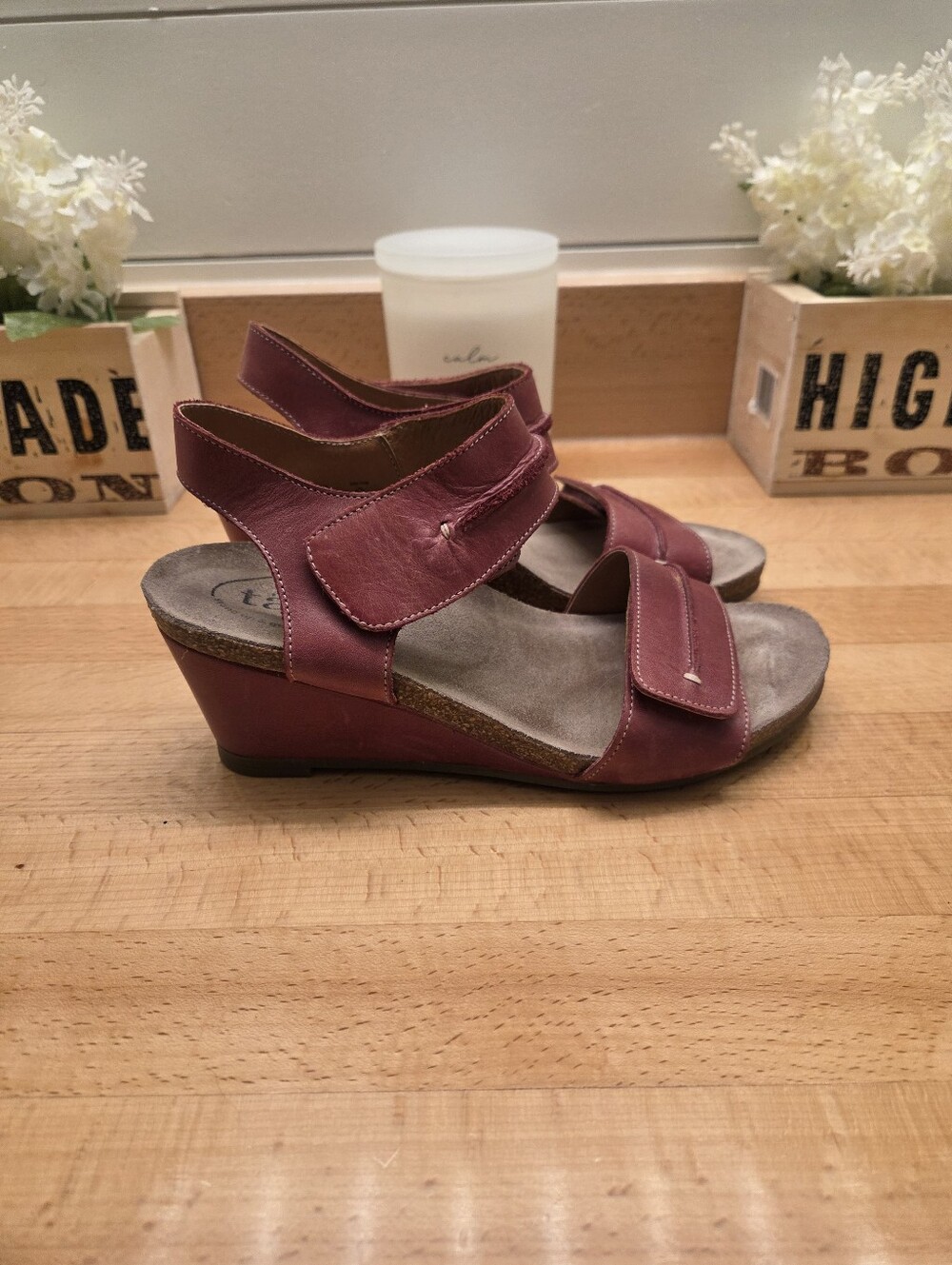 Taos Footwear Reason Wedge Sandals Warm Red Leather Womens Size 7